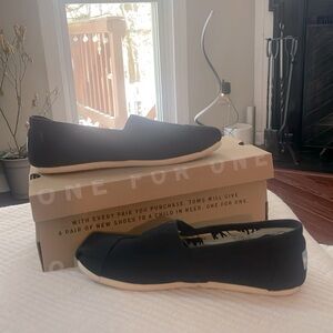 Toms Classic black canvas sz 8